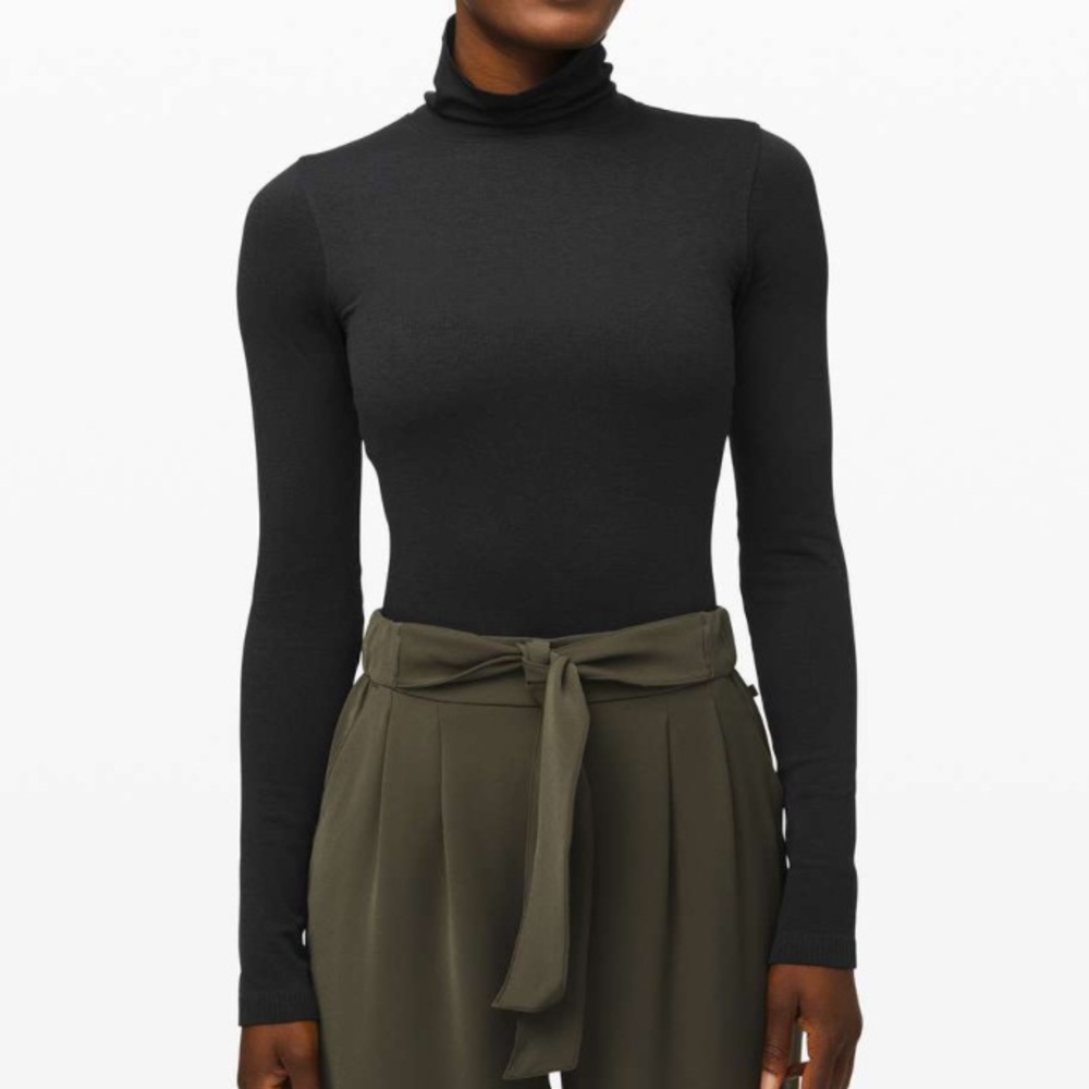Lululemon Yin Vibes Turtleneck
Black